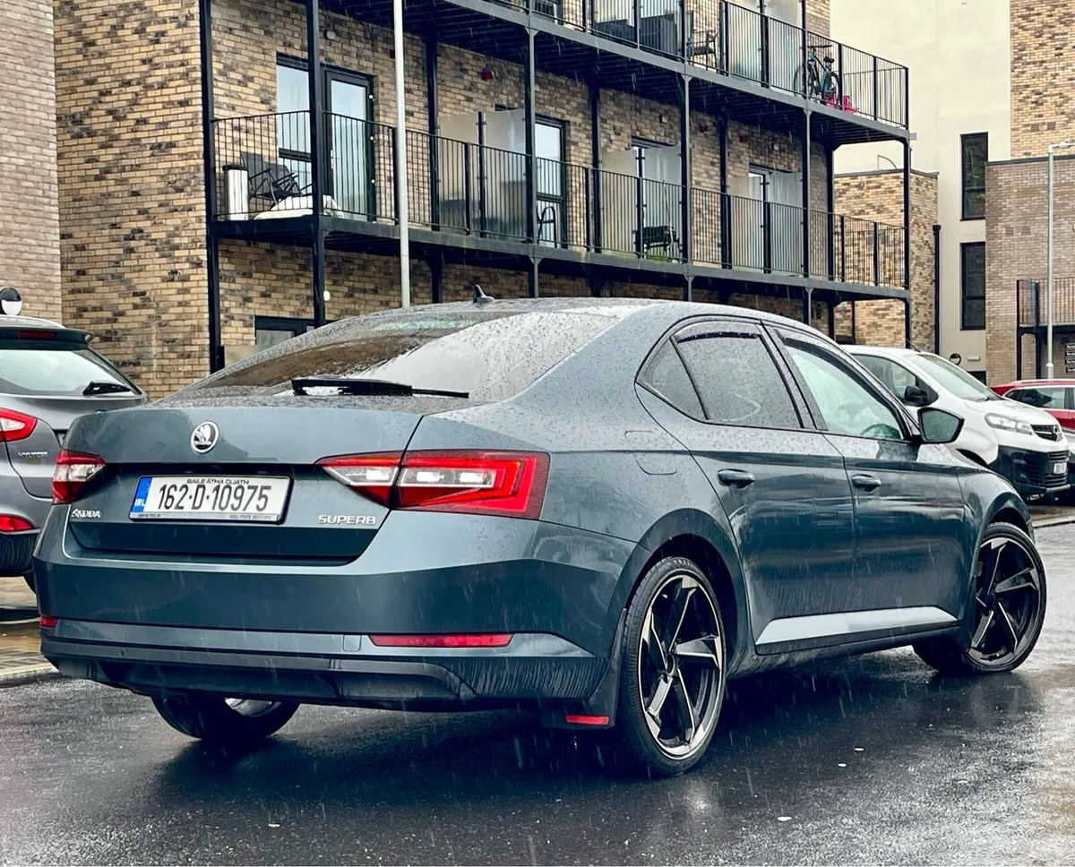 Skoda Superb 2016 – 2.0 TDI DSG Automatic - Image 3