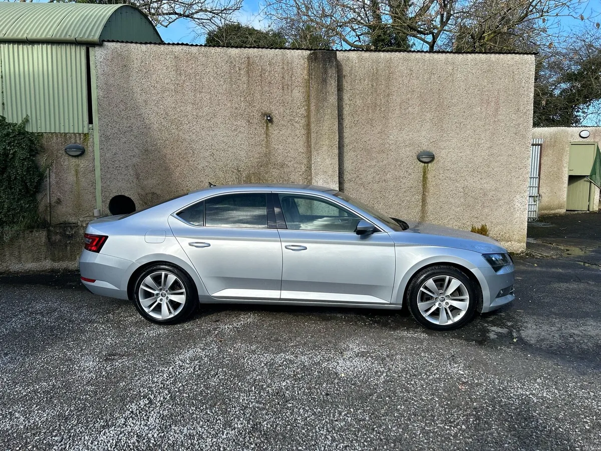 Skoda Superb 2.0 TDI SE L Executive DSG 7speed - Image 2