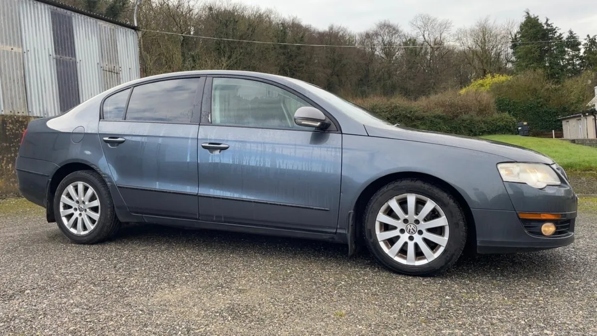 Volkswagen Passat 2010 - Image 3