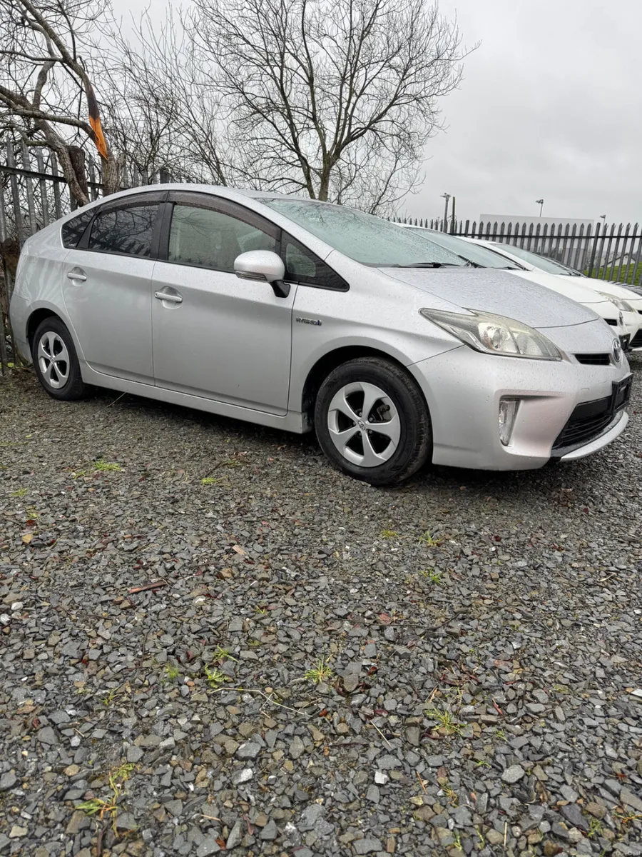 Toyota Prius 2015 | Hybrid | Reverse Cam - Image 3