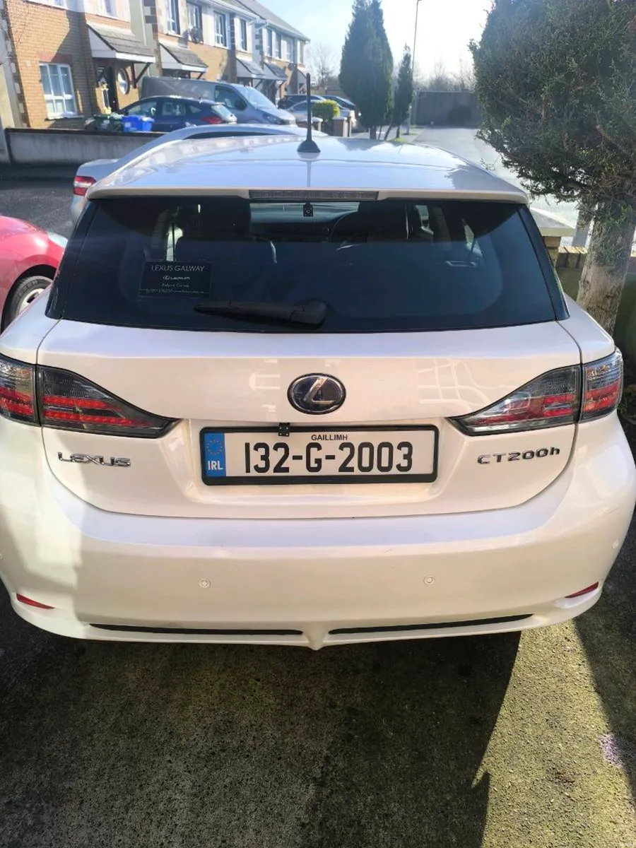 Lexus CT200H - Image 2