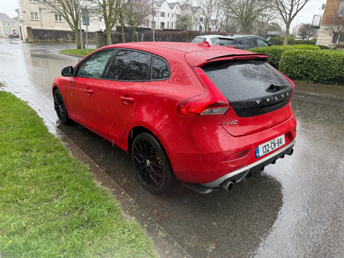 Volvo V40 D2  R-design  Nct& tax - Image 4