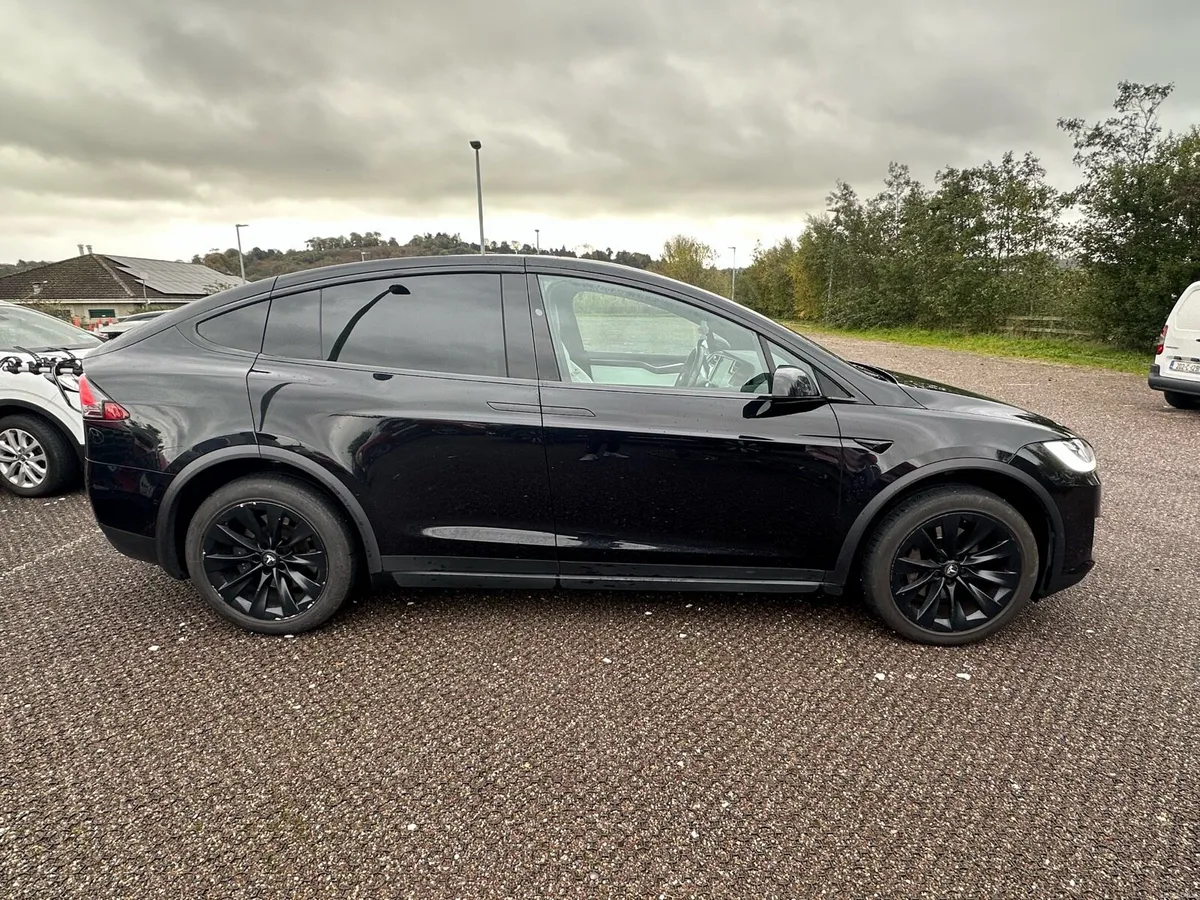 Tesla Model X 2018 - Image 3