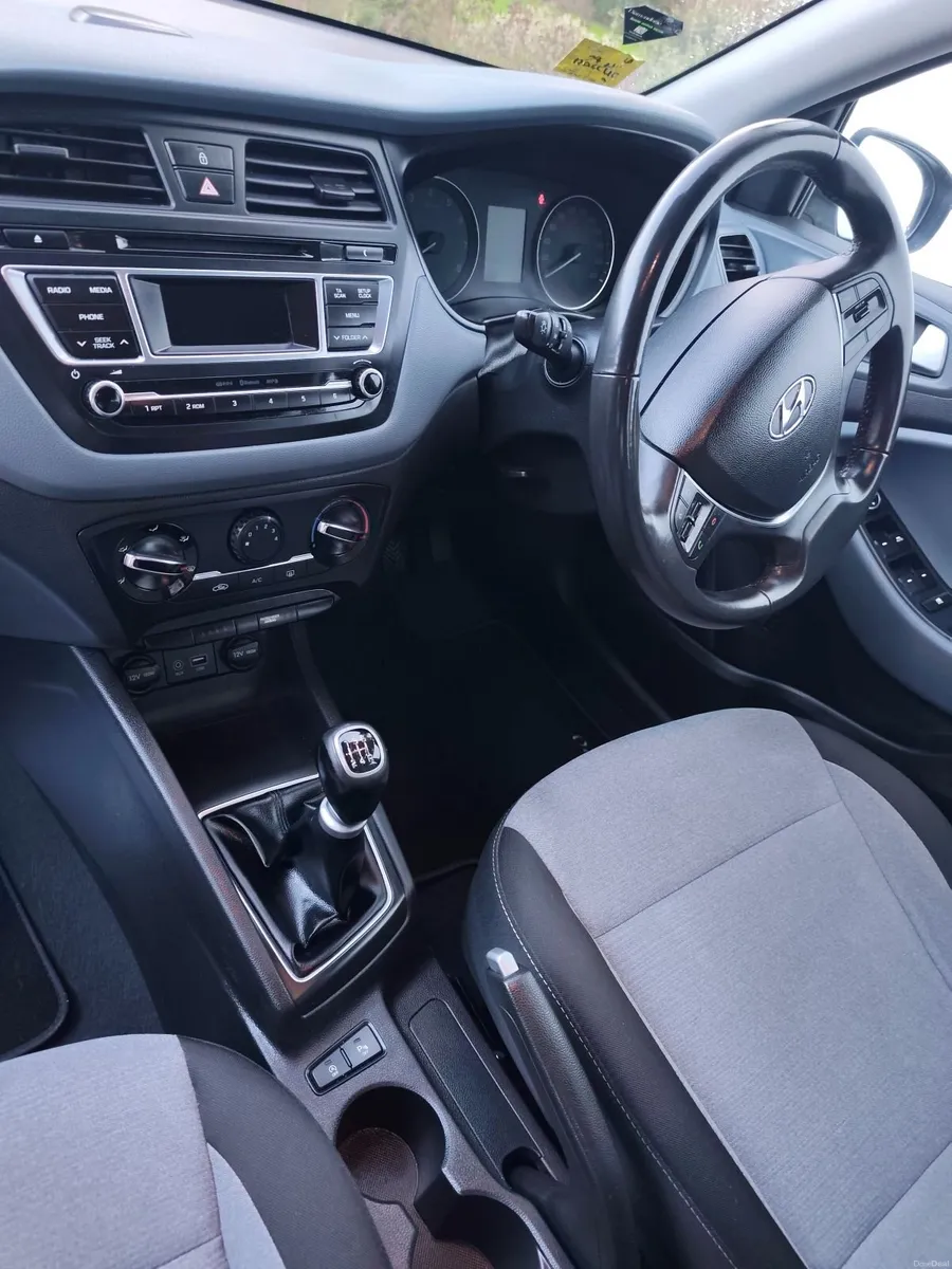 Hyundai i20 2015 - Image 2