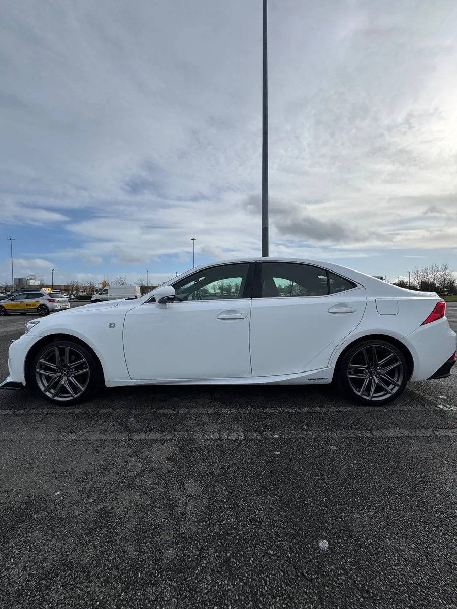 Lexus IS 2015 - F Sport - Image 2