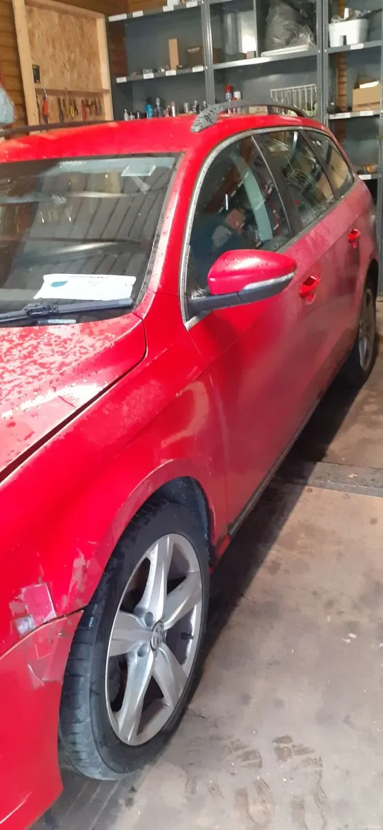 Volkswagen Passat 2012 - Image 2