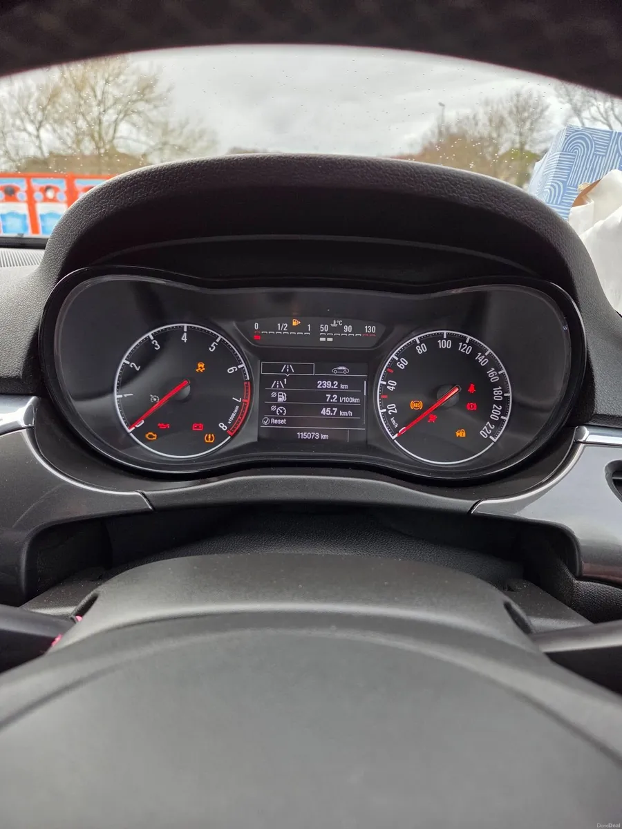 Opel Corsa 2015 - Image 2