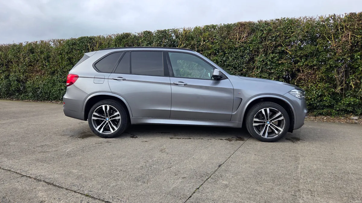 BMW X5 M50D 7 Seater - Image 3