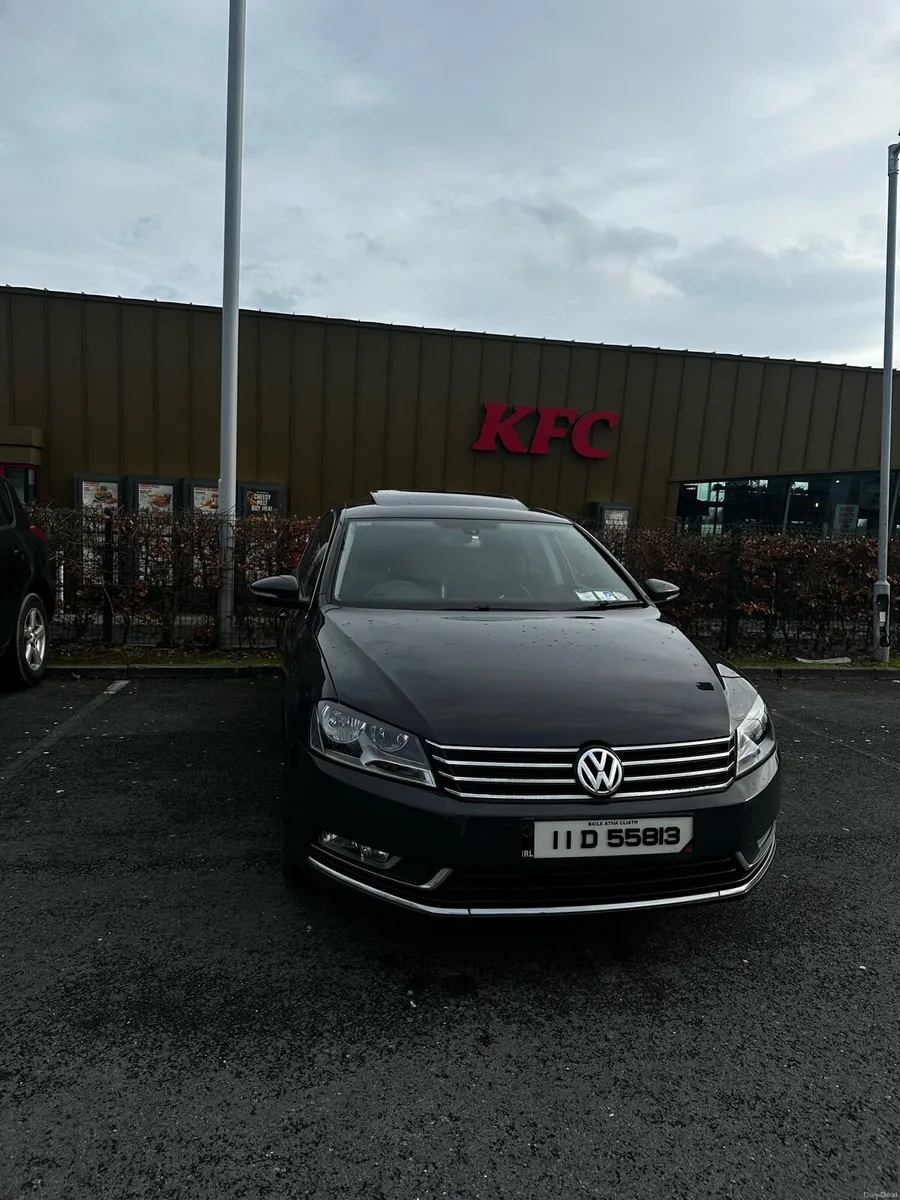 Automatic Volkswagen Passat - Image 1
