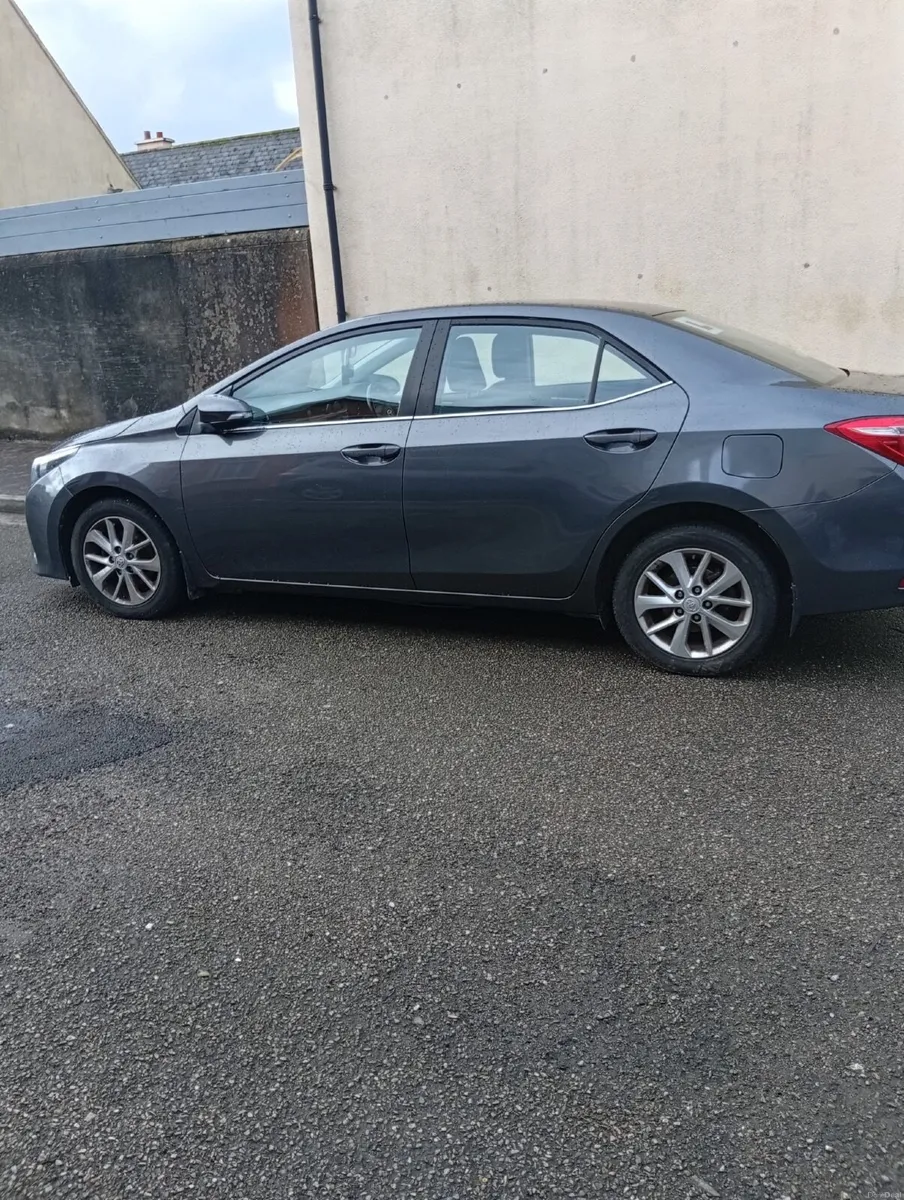 Toyota Corolla 2017 - Image 2