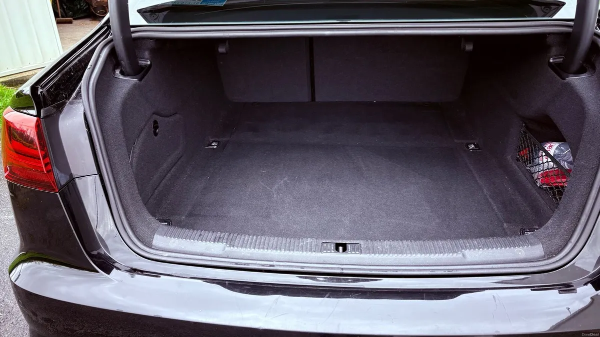 AUDI A6 ULTRA LIMOUSINE AUTOMATIC - Image 3