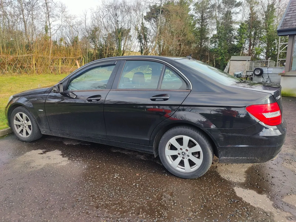 Mercedes-Benz C-Class 2011 - Image 2