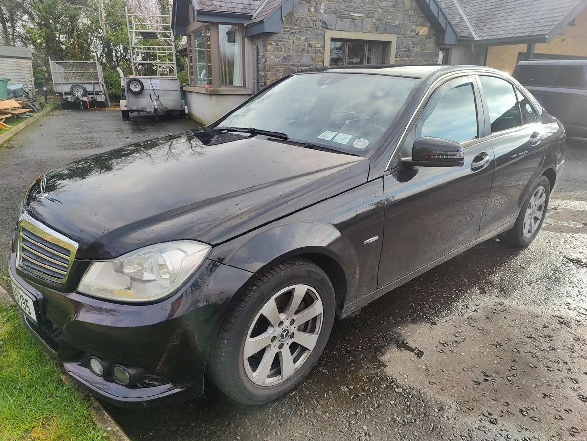 Mercedes-Benz C-Class 2011 - Image 4