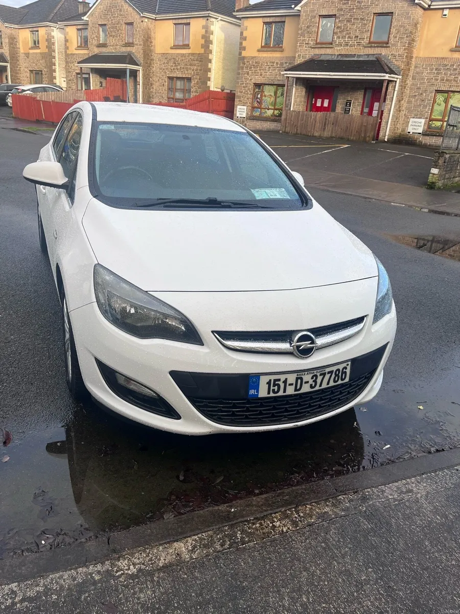 2015 Opel Astra - Image 1