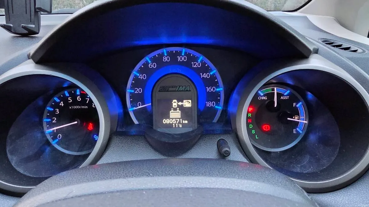 Honda Fit Automatic HYBRID - Image 4