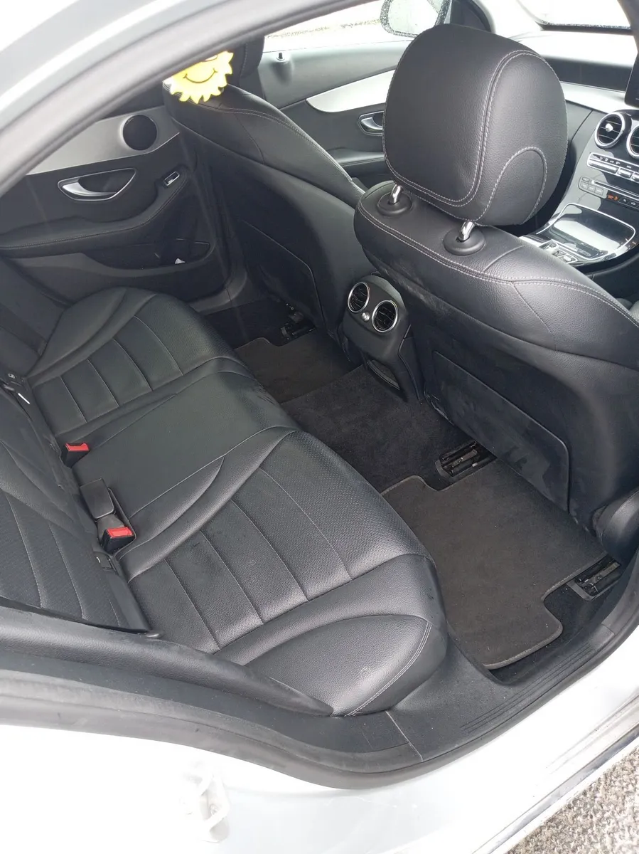Mercedes-Benz C-Class 220D/AMG Line 2016 - Image 4