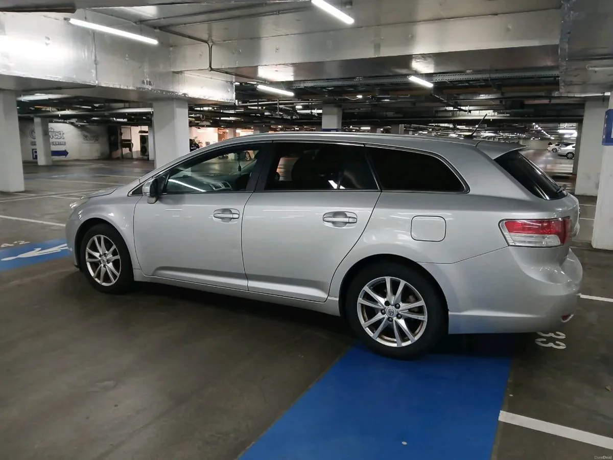 2010 Toyota Avensis Estate Mint Condition - Image 4