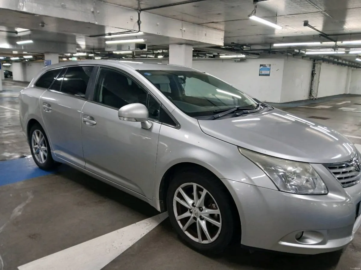 2010 Toyota Avensis Estate Mint Condition - Image 2