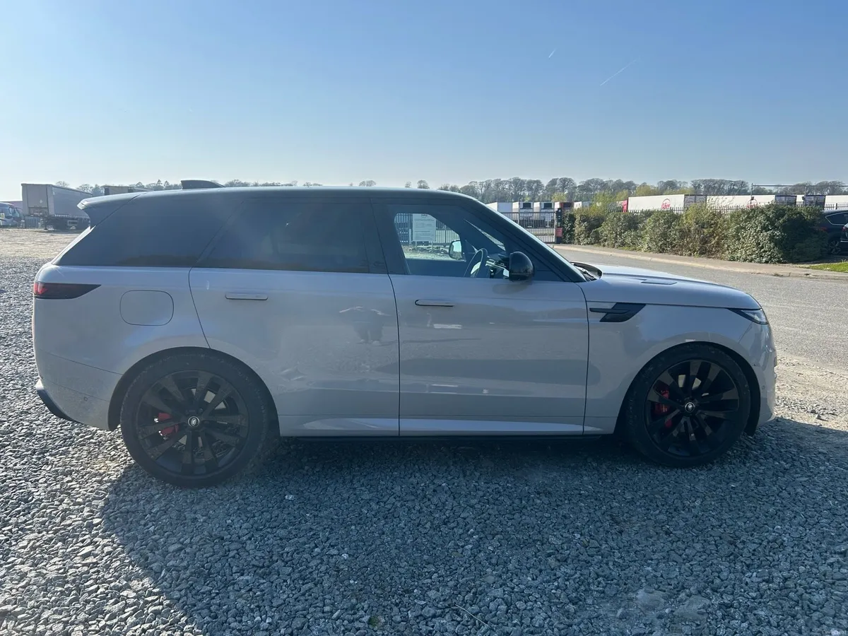 Land Rover Range Rover sport 2 Seat Commerical - Image 3