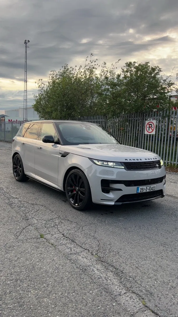 Land Rover Range Rover sport 2 Seat Commerical - Image 1