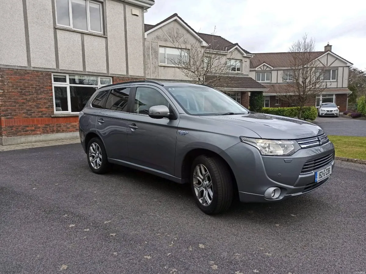 Mitsubishi outlander PHEV GX4H - Low miles - Image 2