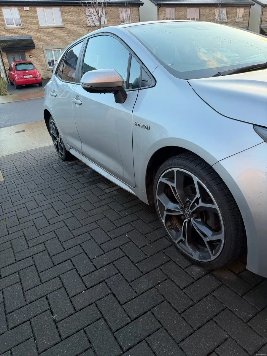 Toyota corolla HYBRID SPORT - Image 3