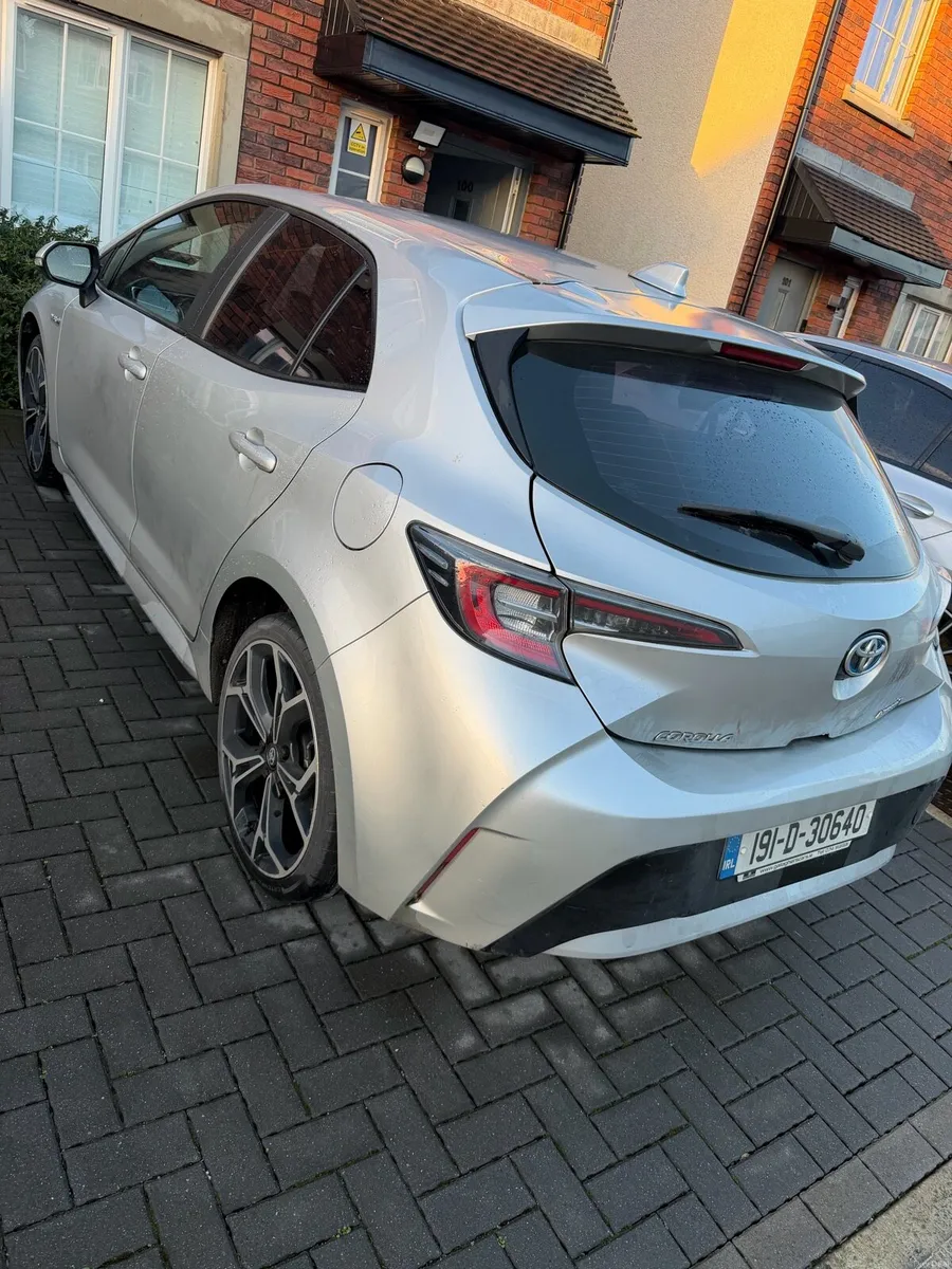 Toyota corolla HYBRID SPORT - Image 2