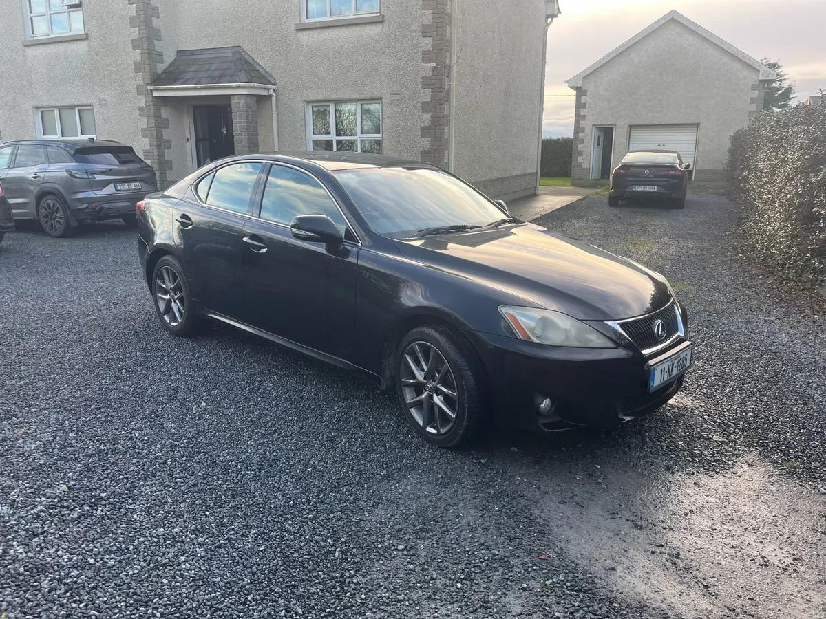 Lexus IS 2011 - Image 2