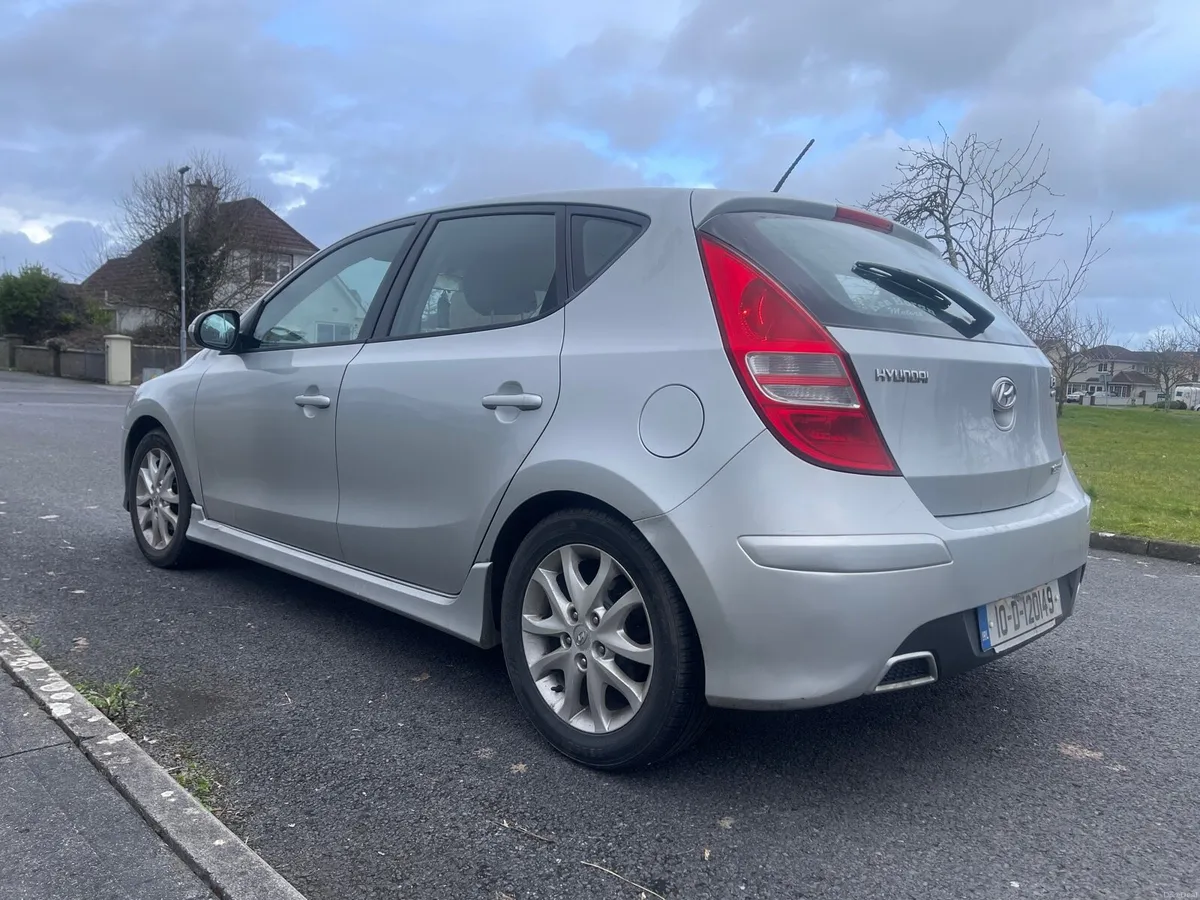 Hyundai i30 Edition 1.6 Diesel - Image 5