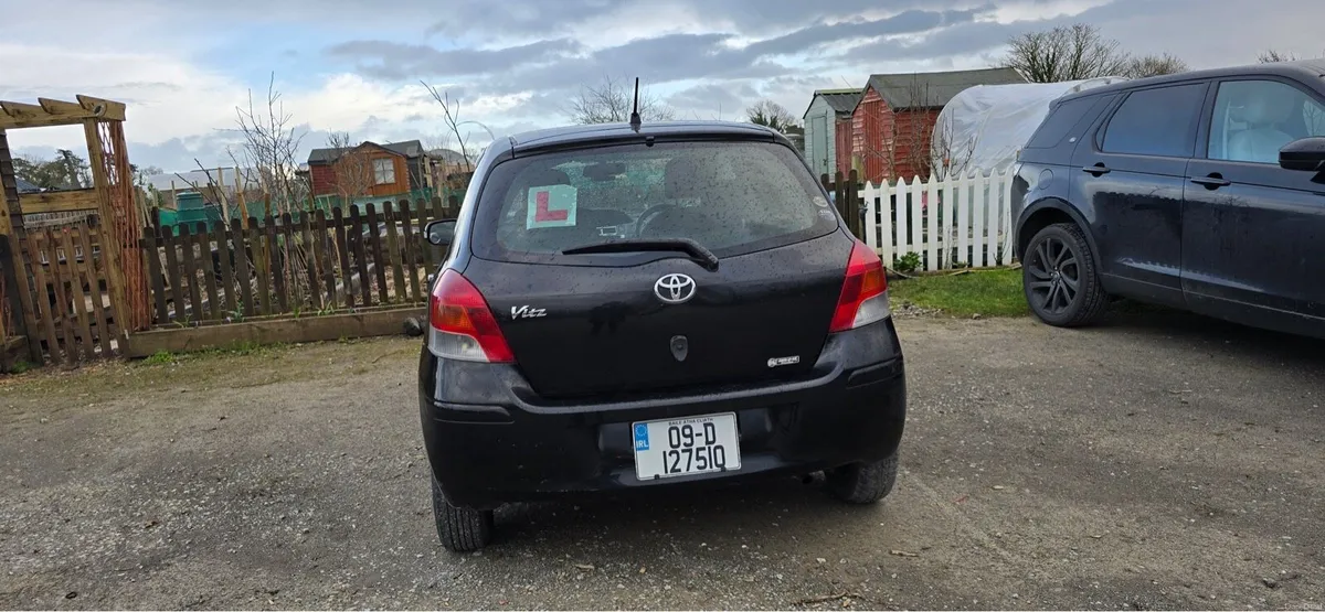 Toyota vitz 2009 automatic - Image 3