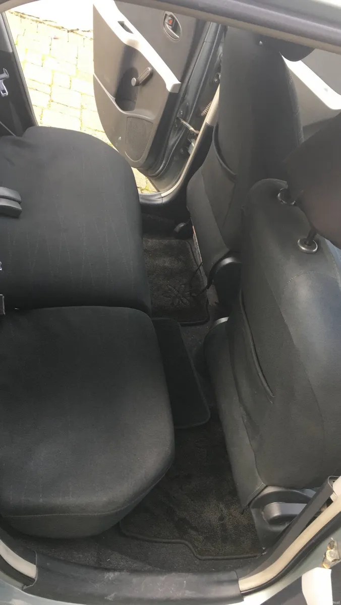 Automatic Toyota Yaris 2006 - Image 4
