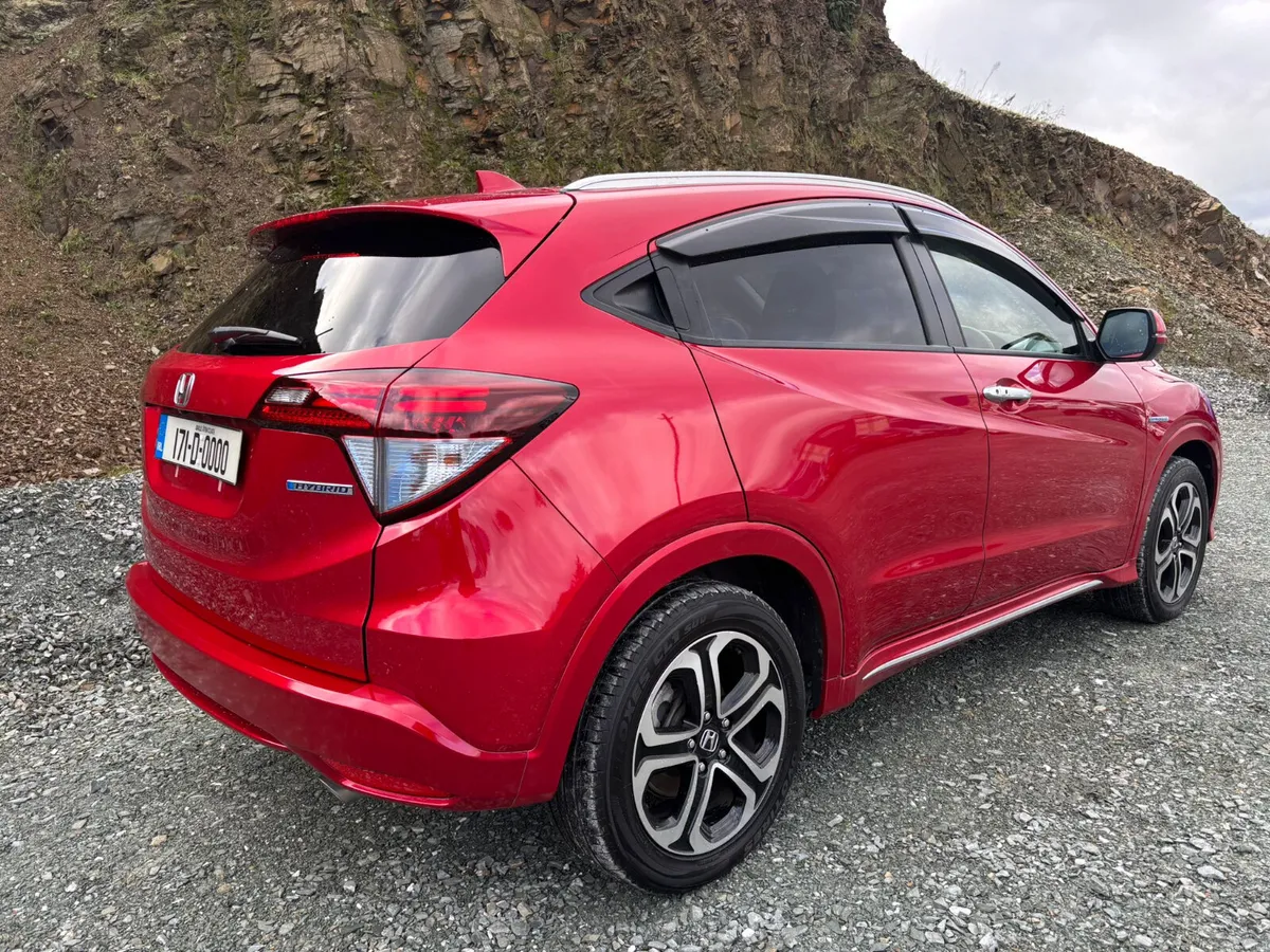 2017 HONDA VEZEL SPORT AUTOMATIC - Image 3