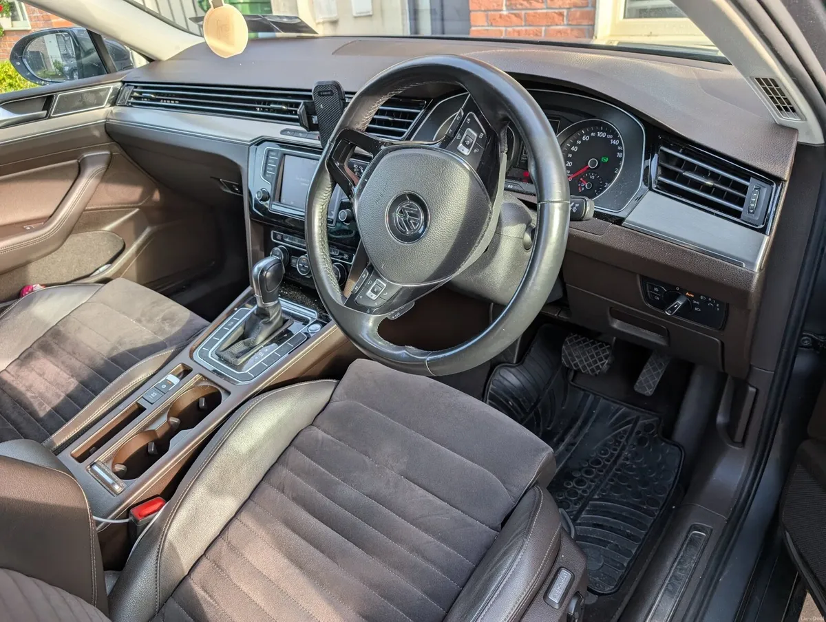 Volkswagen Passat 2016 - Image 3