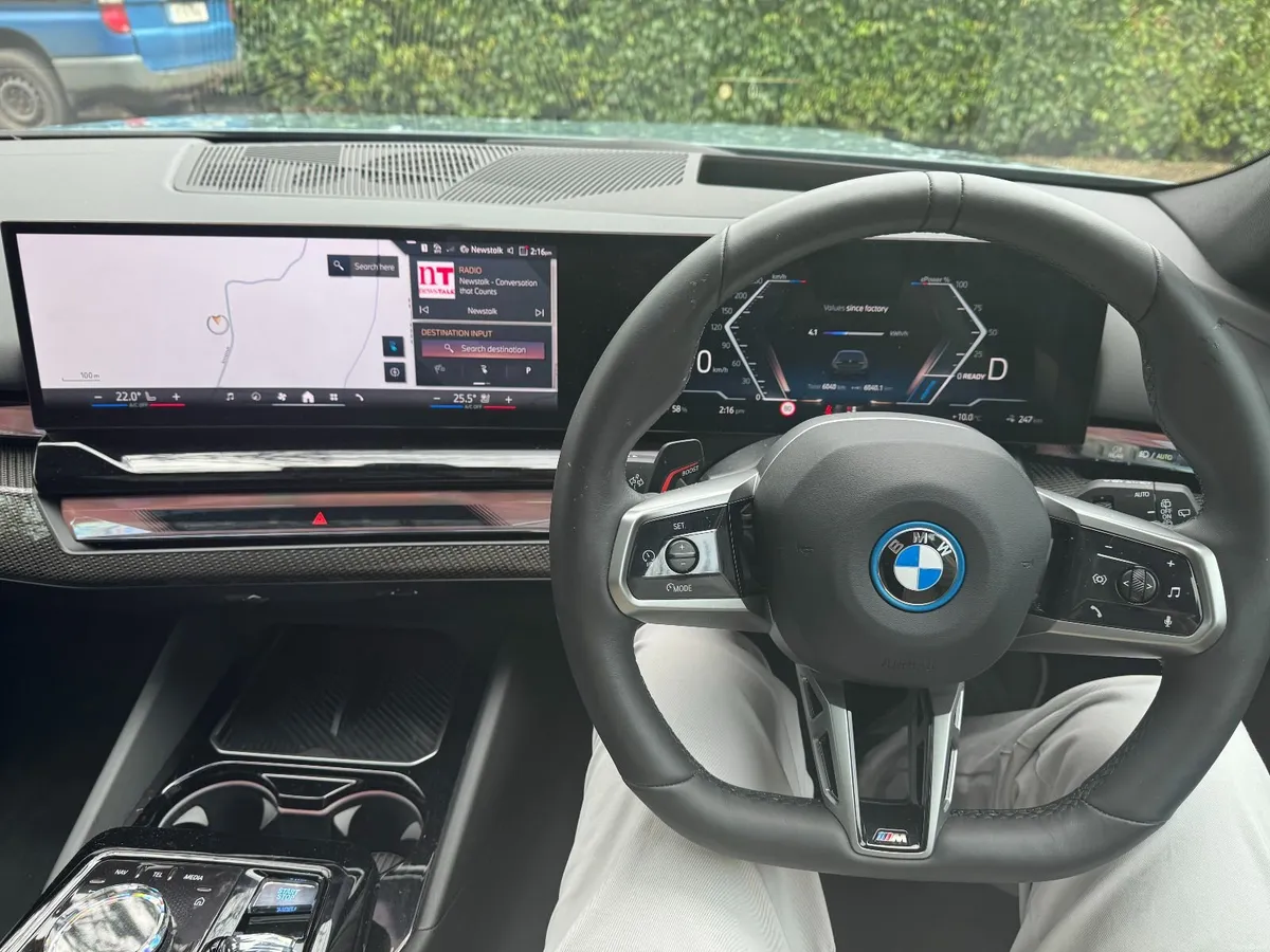 BMW i5 Touring 2025, M Sport Pro, Panoramic Roof - Image 3
