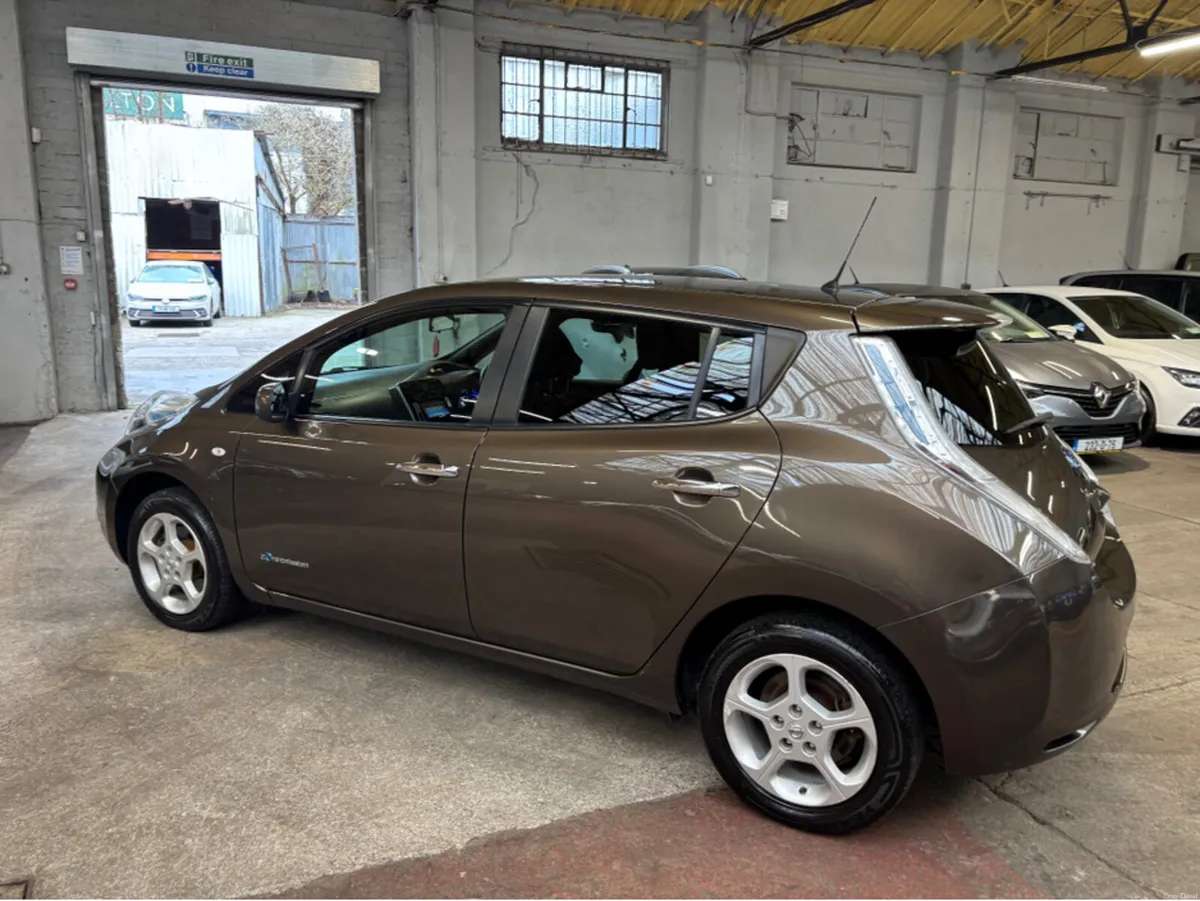 Nissan Leaf 30K EV SV 30KW 4DR AUTO - Image 4