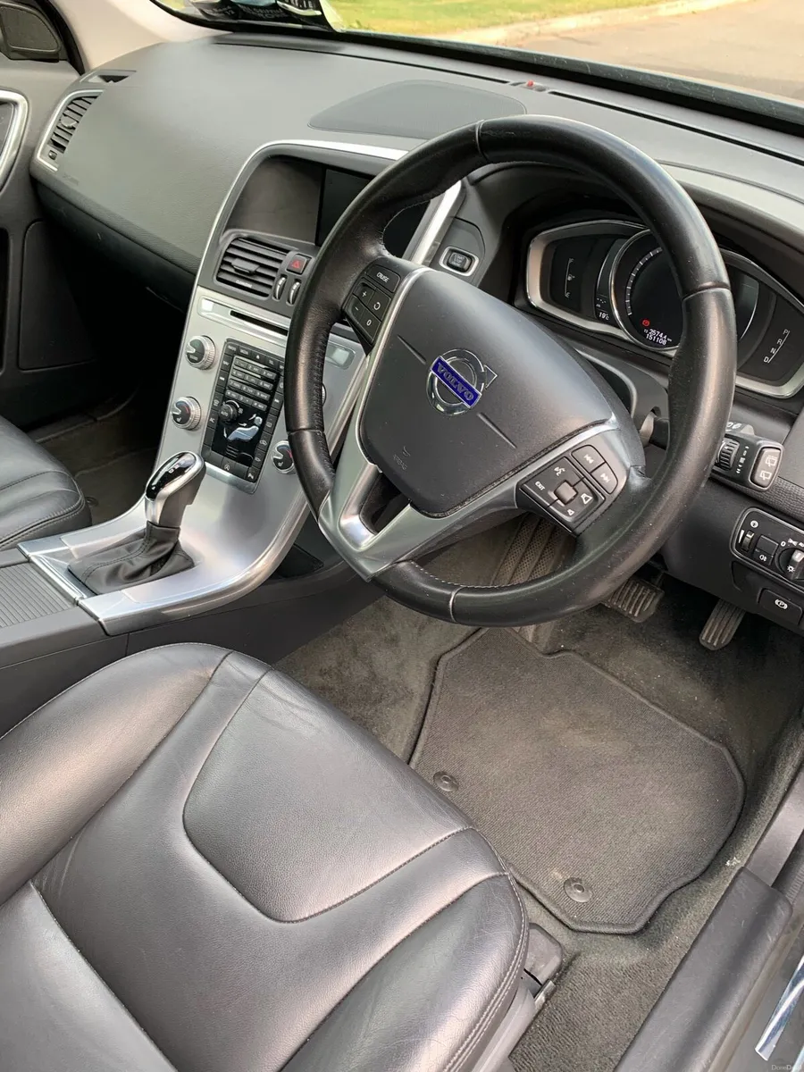 2017 Volvo XC60 D4 Automatic - High spec - Image 4