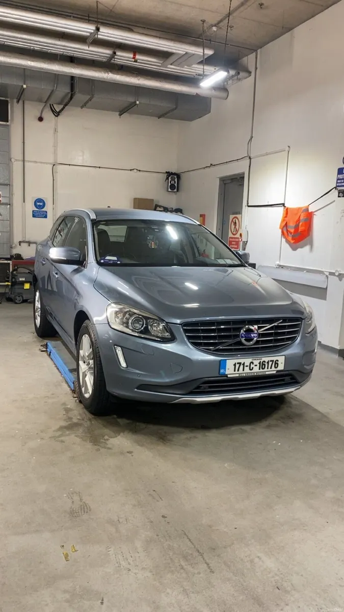 2017 Volvo XC60 D4 Automatic - High spec - Image 1