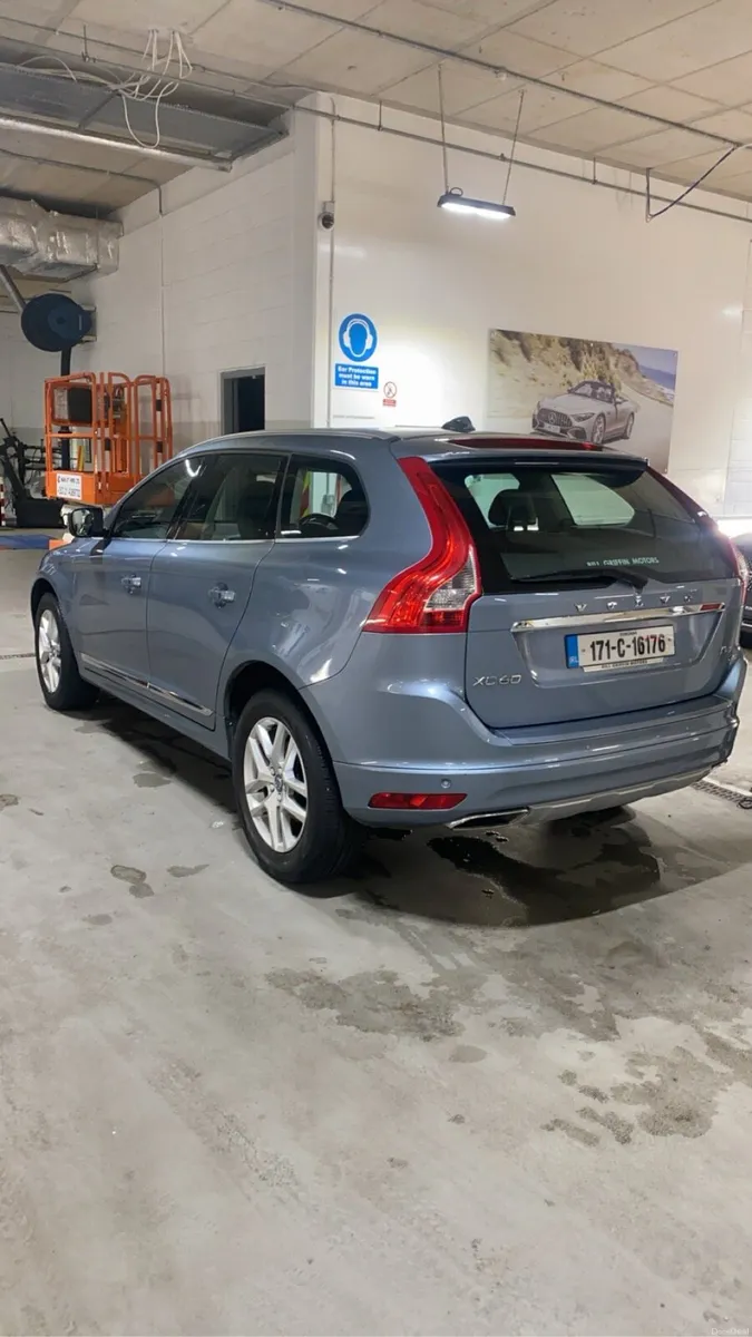 2017 Volvo XC60 D4 Automatic - High spec - Image 3