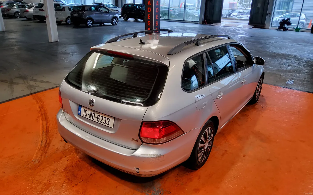 Volkswagen Golf 2010 - Image 3