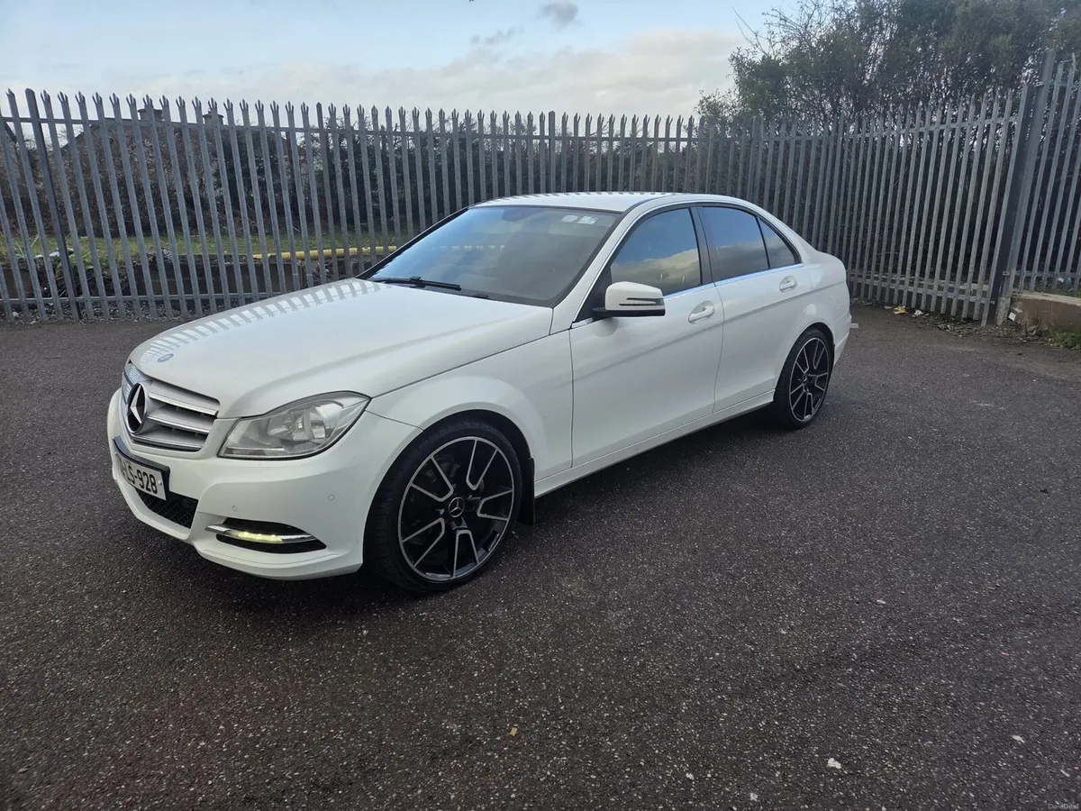 132 c220d Mercedes 180miles - Image 3