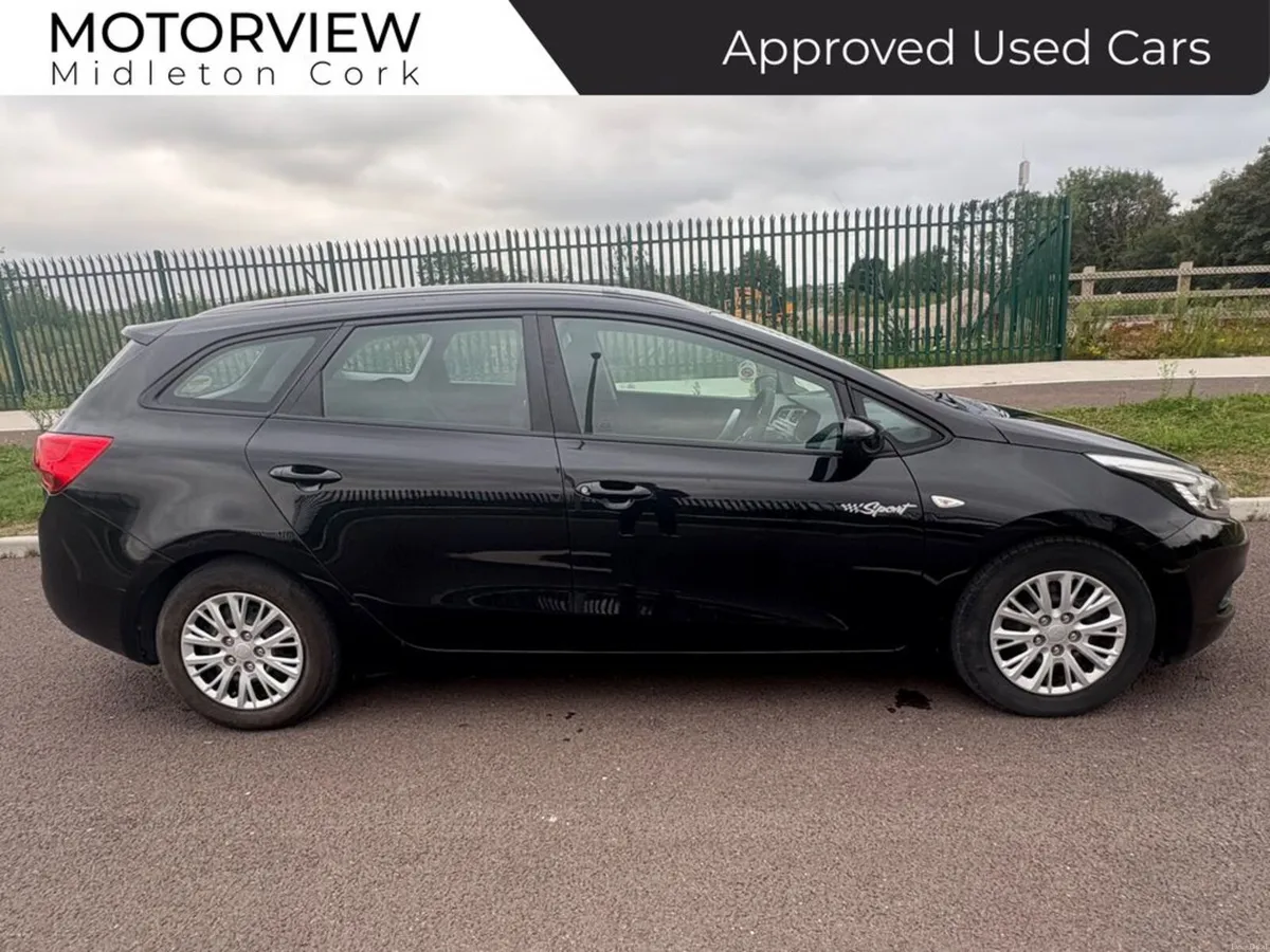 Kia Ceed SW CRDI Excellent Condition! BLUETOOTH AI - Image 3