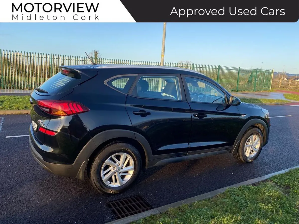 Hyundai Tucson Premium Spec 1.6d 5DR *IMMACULATE C - Image 3