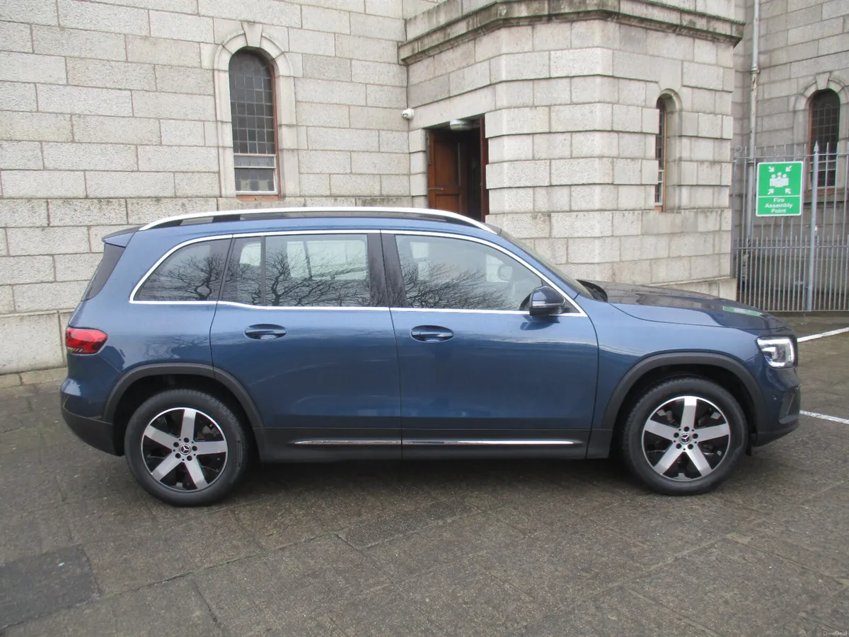 2023 Mercedes-Benz GLB PROGESSIVE 7 SEATER AUTO - Image 2