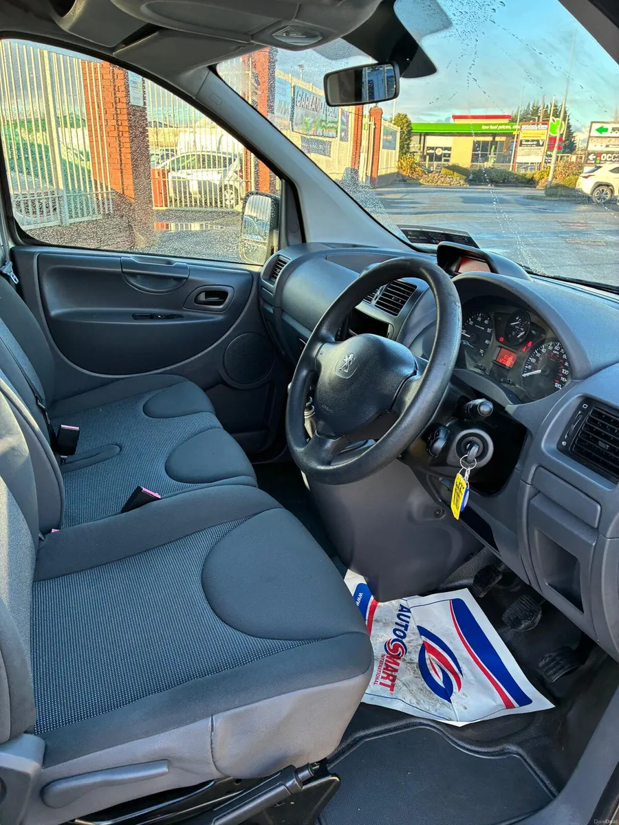Wheelchair Accessible Peugeot Expert 3 seats+WC - Image 6