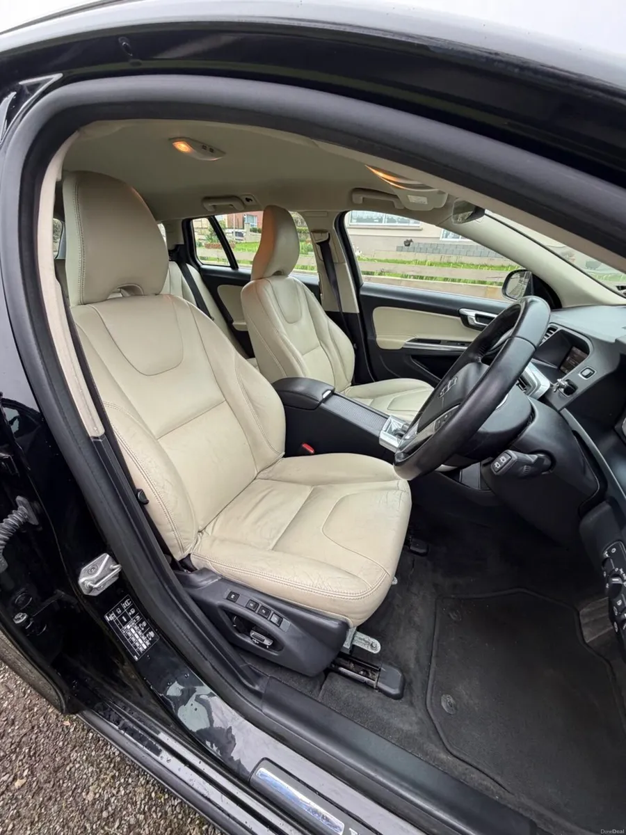 VOLVO V60 D3 - Image 4
