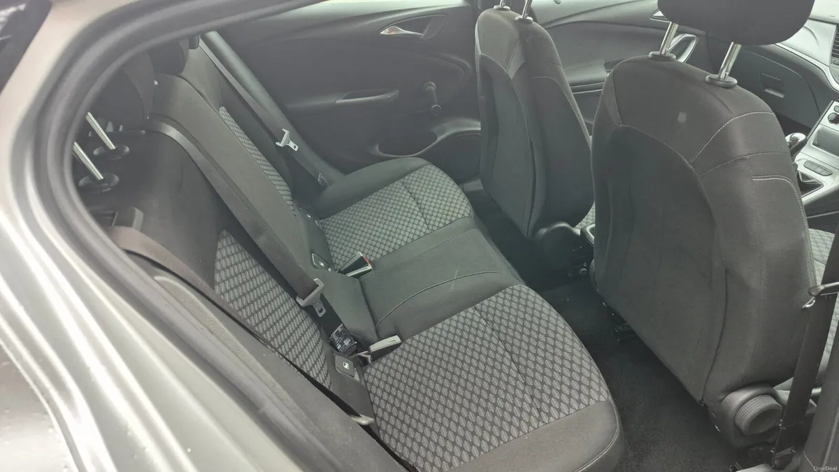 Opel Astra 1.4 Low Mileage 2018 - Image 3