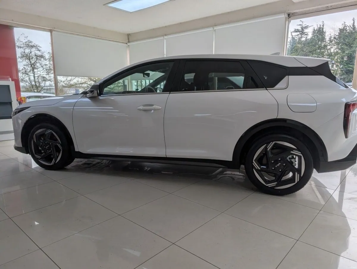 Kia K4 GT LINE Automatic - Image 2