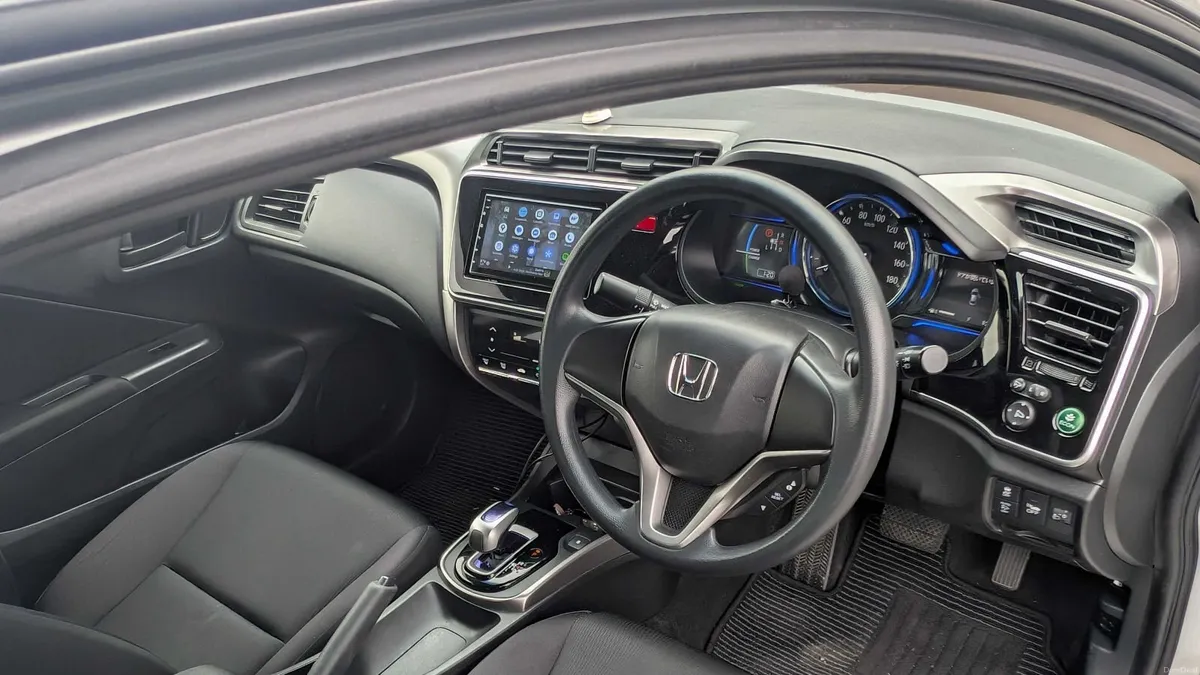 2016 Honda Grace Hybrid – High Spec, Low Tax - Image 4