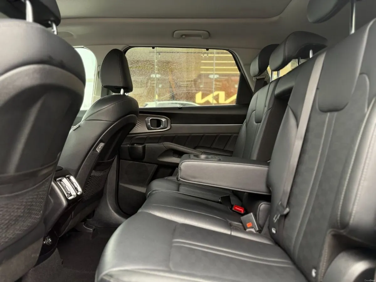 Kia Sorento 2.2 Diesel ( 7 Seats ) - Image 4