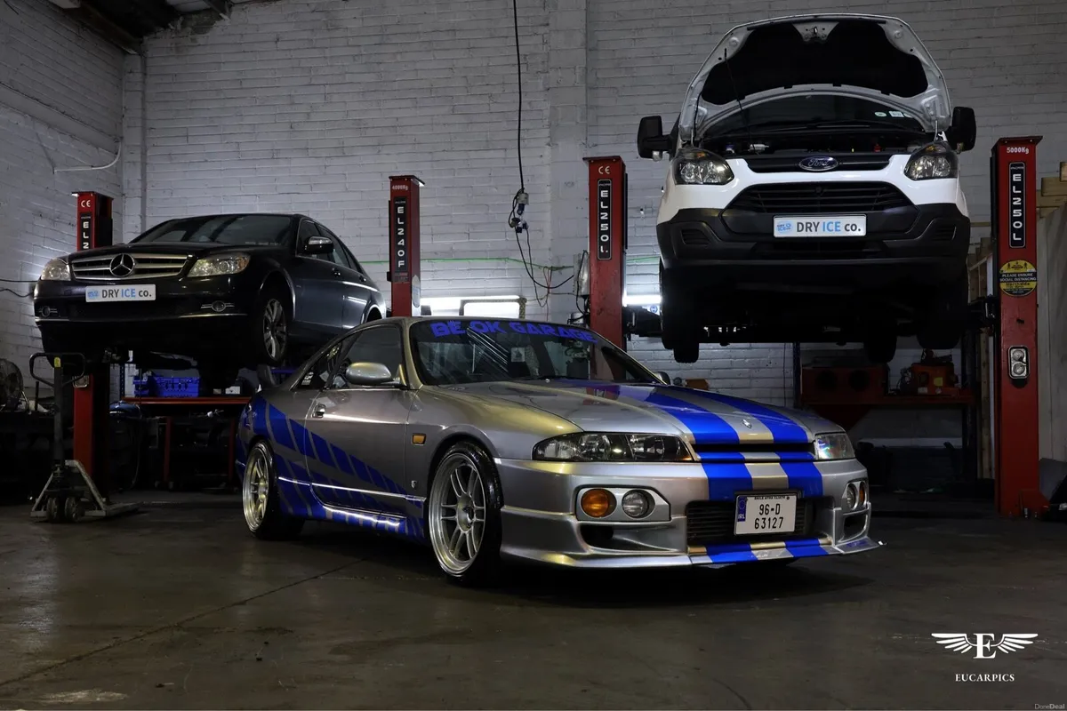 Nissan Skyline R33 GT-ST - Image 1